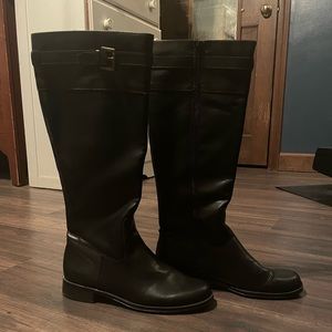 Heeled black boots